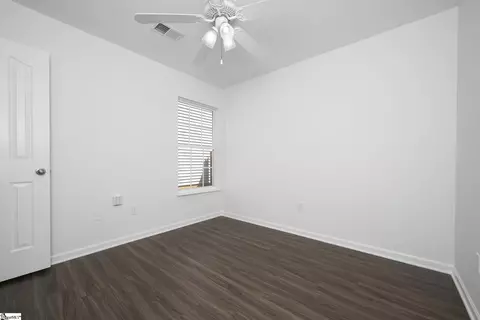 Bedroom - 102 Tralee Ln, Greer, SC 29650 photo 4 of 5