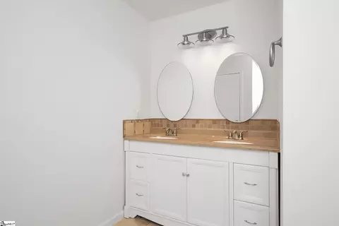 Bath - 102 Tralee Ln, Greer, SC 29650 photo 1 of 3