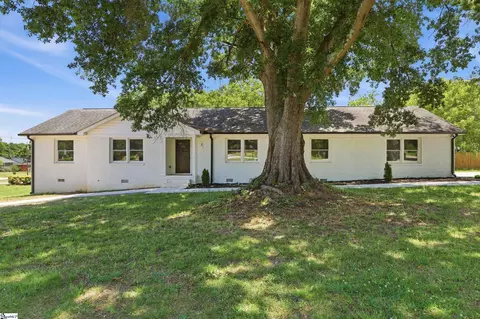2 Melbourne Ln, Greenville, SC 29615
