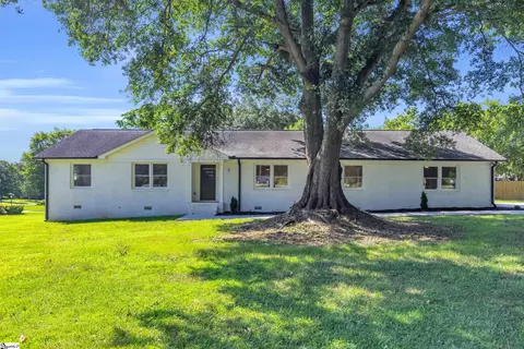 2 Melbourne Ln, Greenville, SC 29615