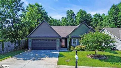 5 Caulfield Ct, Fountain Inn, SC 29644