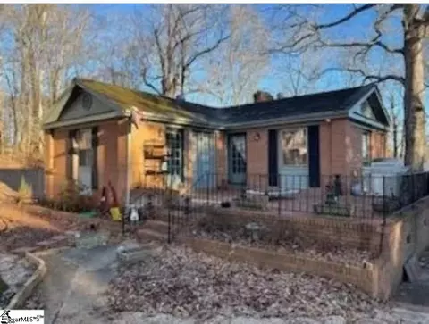 749 E Main St, Laurens, SC 29360