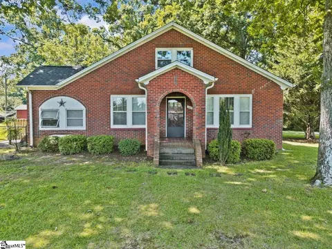 103 W Oconee St, Chesnee, SC 29323