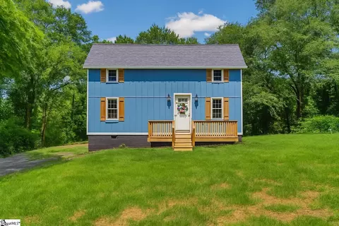 17 Allen St, Enoree, SC 29335