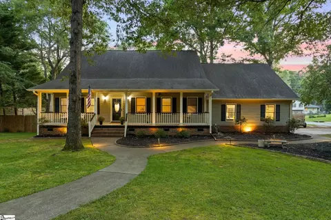 105 Fox Chase Ct, Simpsonville, SC 29680