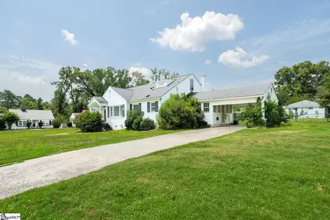 302 Janeway Rd, Greenwood, SC 29649