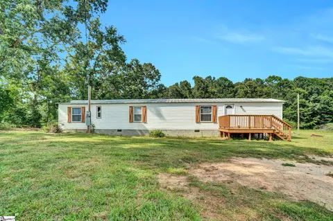 91 Halloween Dr, Laurens, SC 29360