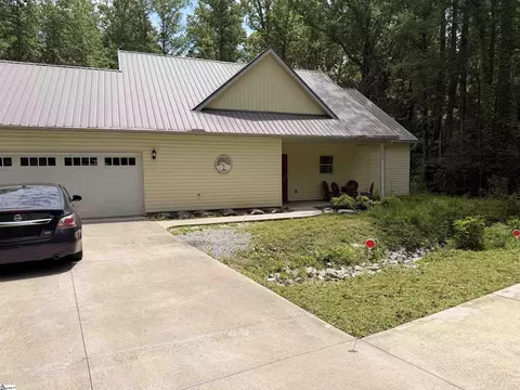 128 Willys Creek Cir, Pickens, SC 29671