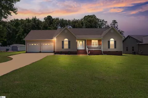 111 Falcon Ln, Chesnee, SC 29323