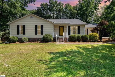 15 Quail Trl, Simpsonville, SC 29681