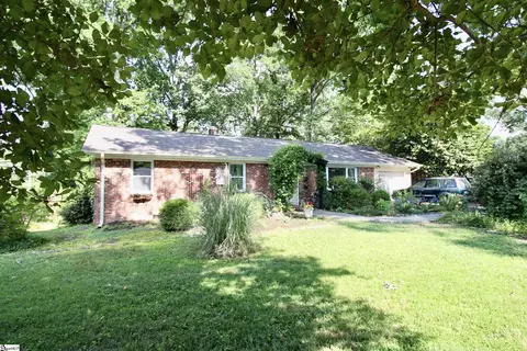 102 Coral Dr, Taylors, SC 29687