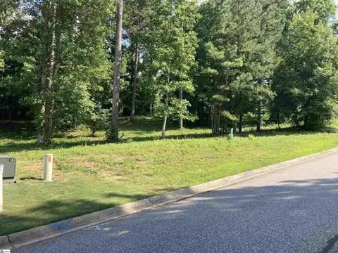 302 Signature Dr, Travelers Rest, SC 29690