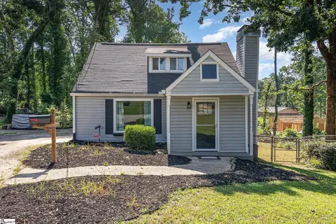 2 Line St, Taylors, SC 29687