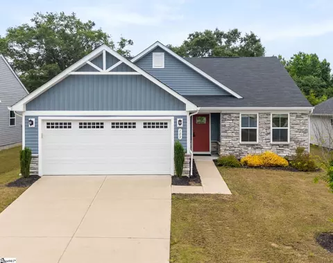 103 Oak Row Dr, Fountain Inn, SC 29644