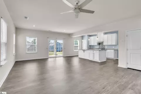 Living - 10 Wiltshire Cir, Easley, SC 29642 photo 4 of 4