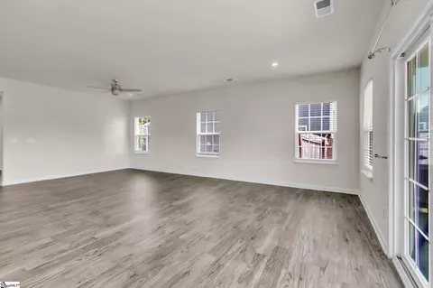Living - 10 Wiltshire Cir, Easley, SC 29642 photo 2 of 4