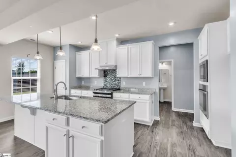 Kitchen - 10 Wiltshire Cir, Easley, SC 29642 photo 2 of 2