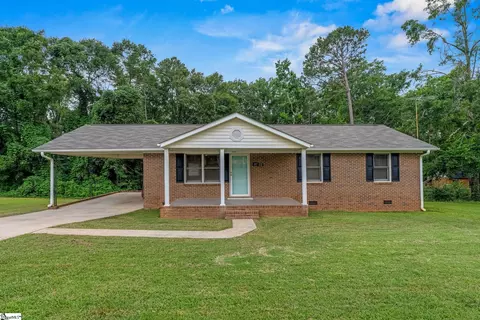 307 Lakeview Dr, Laurens, SC 29360