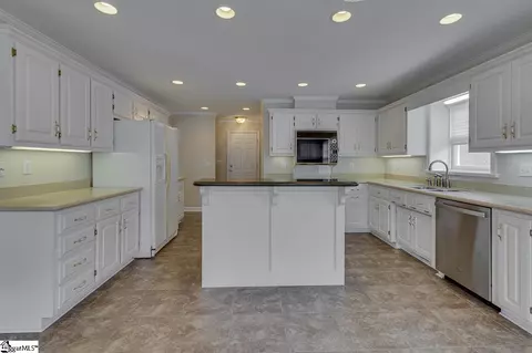 Kitchen - 10 March Winds Ct, Greer, SC 29650 photo 4 of 6