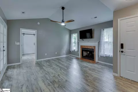 27 Enoree View Dr, Greer, SC 29650 photo 2
