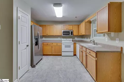 27 Enoree View Dr, Greer, SC 29650 photo 8