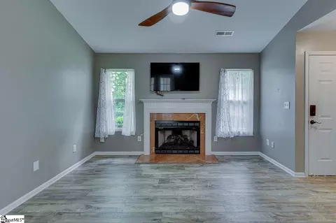 27 Enoree View Dr, Greer, SC 29650 photo 3