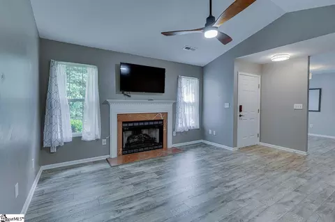 27 Enoree View Dr, Greer, SC 29650 photo 4