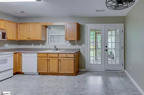 27 Enoree View Dr, Greer, SC 29650 photo 9