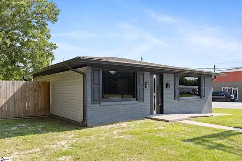 Exterior - 327 W Main St, Clinton, SC 29325 photo 2 of 3