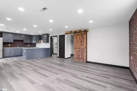 Living - 327 W Main St, Clinton, SC 29325 photo 2 of 4