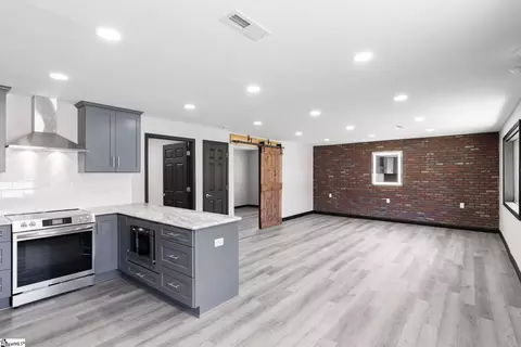 Living - 327 W Main St, Clinton, SC 29325 photo 4 of 4