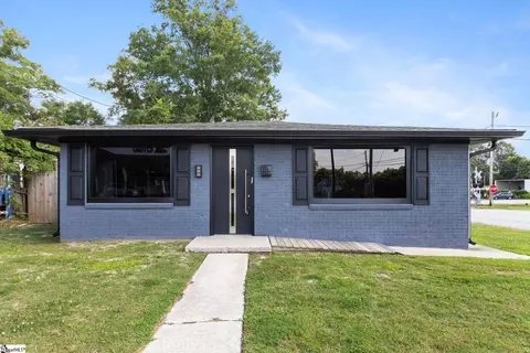 Exterior - 327 W Main St, Clinton, SC 29325 photo 1 of 3