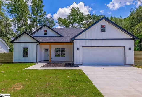 4 Kitty Ln, Taylors, SC 29687