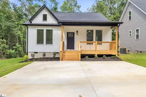 335 W Peachtree St, Woodruff, SC 29388