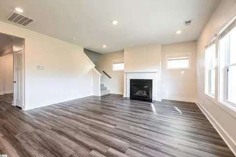 Living - 364 Pewter Cir, Simpsonville, SC 29680 photo 2 of 3