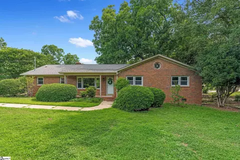 105 Martindale Dr, Simpsonville, SC 29681