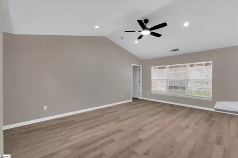 Living - 25 Sunfield Ct, Greer, SC 29650 photo 2 of 4