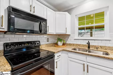 Kitchen - 211 Highgate Cir, Greer, SC 29650 photo 4 of 6