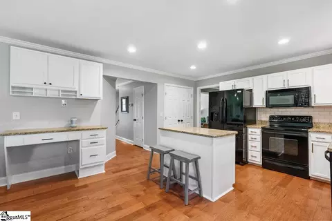 Kitchen - 211 Highgate Cir, Greer, SC 29650 photo 6 of 6