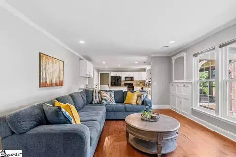 Living - 211 Highgate Cir, Greer, SC 29650 photo 2 of 5
