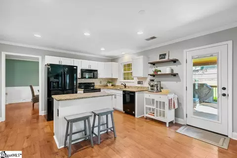 Kitchen - 211 Highgate Cir, Greer, SC 29650 photo 2 of 6