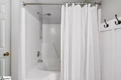 Bath - 211 Highgate Cir, Greer, SC 29650 photo 3 of 4
