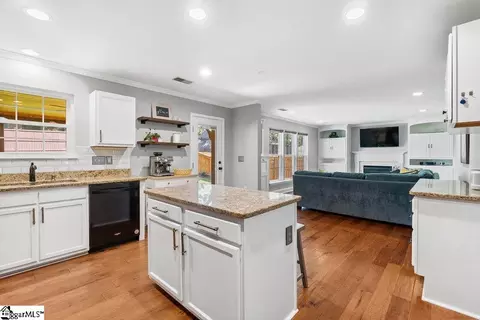 Kitchen - 211 Highgate Cir, Greer, SC 29650 photo 5 of 6
