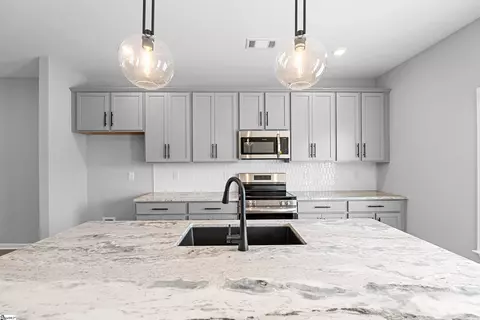 Kitchen - 39 Leander Dr, Greer, SC 29651 photo 2 of 4