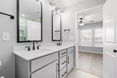 Bath - 39 Leander Dr, Greer, SC 29651 photo 2 of 4