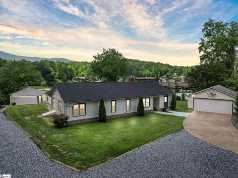 1326 E Lakeshore Dr, Landrum, SC 29356