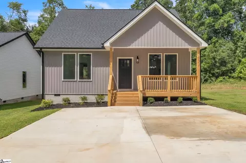 331 Peachtree St, Woodruff, SC 29388