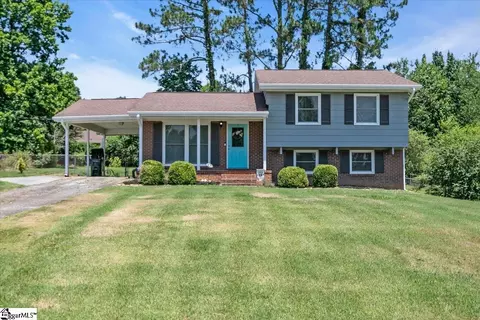 25 Amy Ln, Taylors, SC 29687