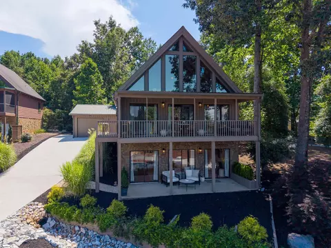 131 Briar Ct, Seneca, SC 29672