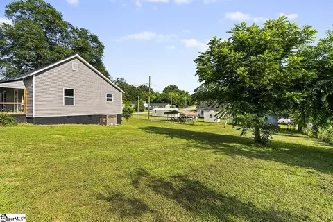 303 Beauregard St, Clinton, SC 29325